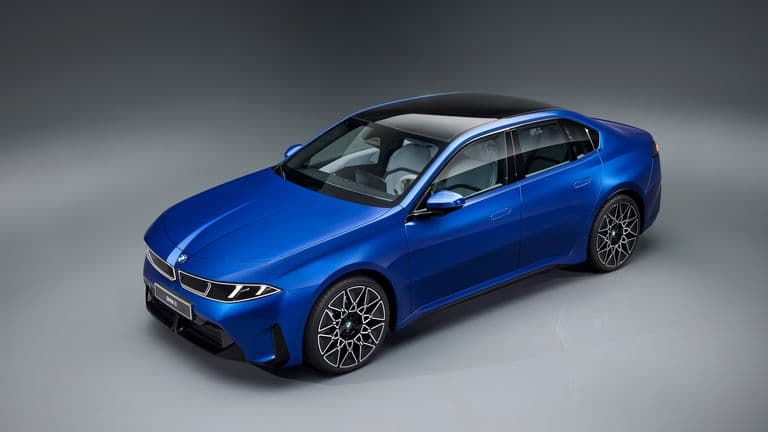 Xe mới: BMW i3 2026 thuần điện, chạy 900 km khi sạc đầy