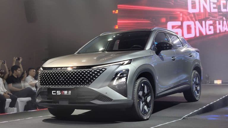 Omoda C5 SHS-H Hybrid miễn phí 8 năm đổ xăng tại Việt Nam, giá không ngờ