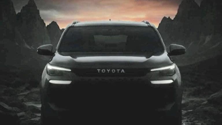 Toyota Fortuner 2026 'nhá hàng' chính thức