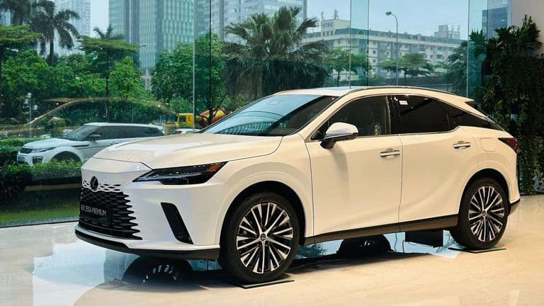 Lý do Lexus giảm giá loạt xe hybrid tại Việt Nam?