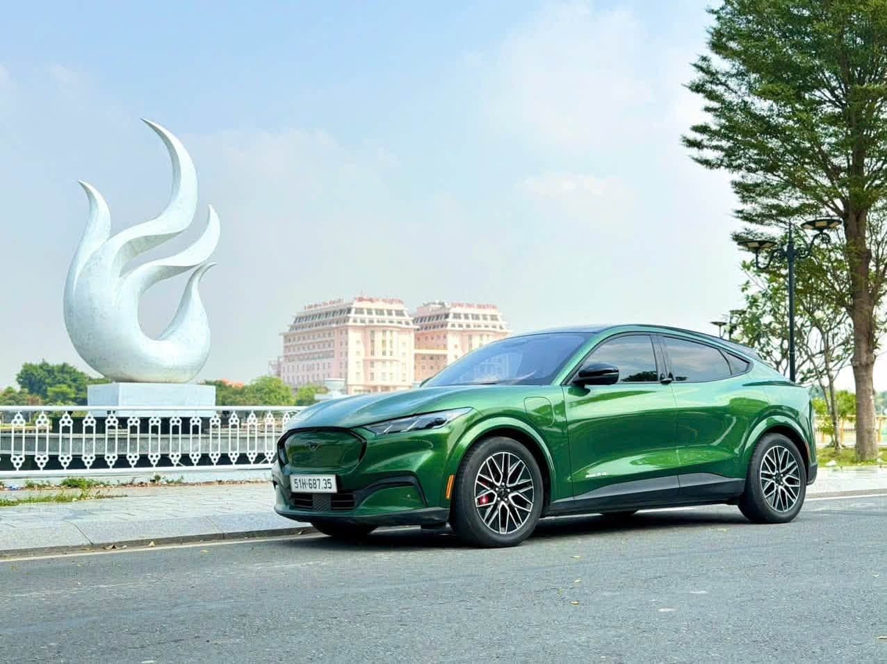 Ford Mustang giảm tiếp 100 triệu tại Việt Nam, còn 1,599 tỷ đồng