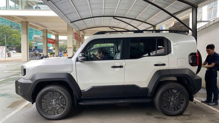 Toyota Land Cruiser FJ về đại lý Việt Nam, giá khoảng 1,2 tỷ đồng