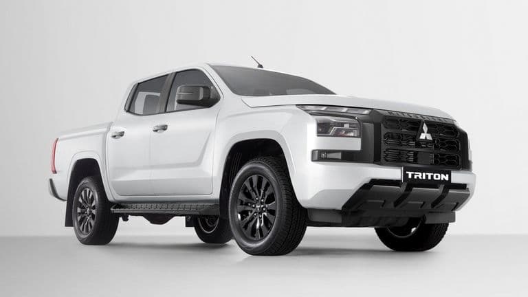 Mitsubishi Triton có thêm bản 4WD AT Premium tại Việt Nam: Giá 782 triệu đồng, quyết đấu Ford Ranger XLS 4x4