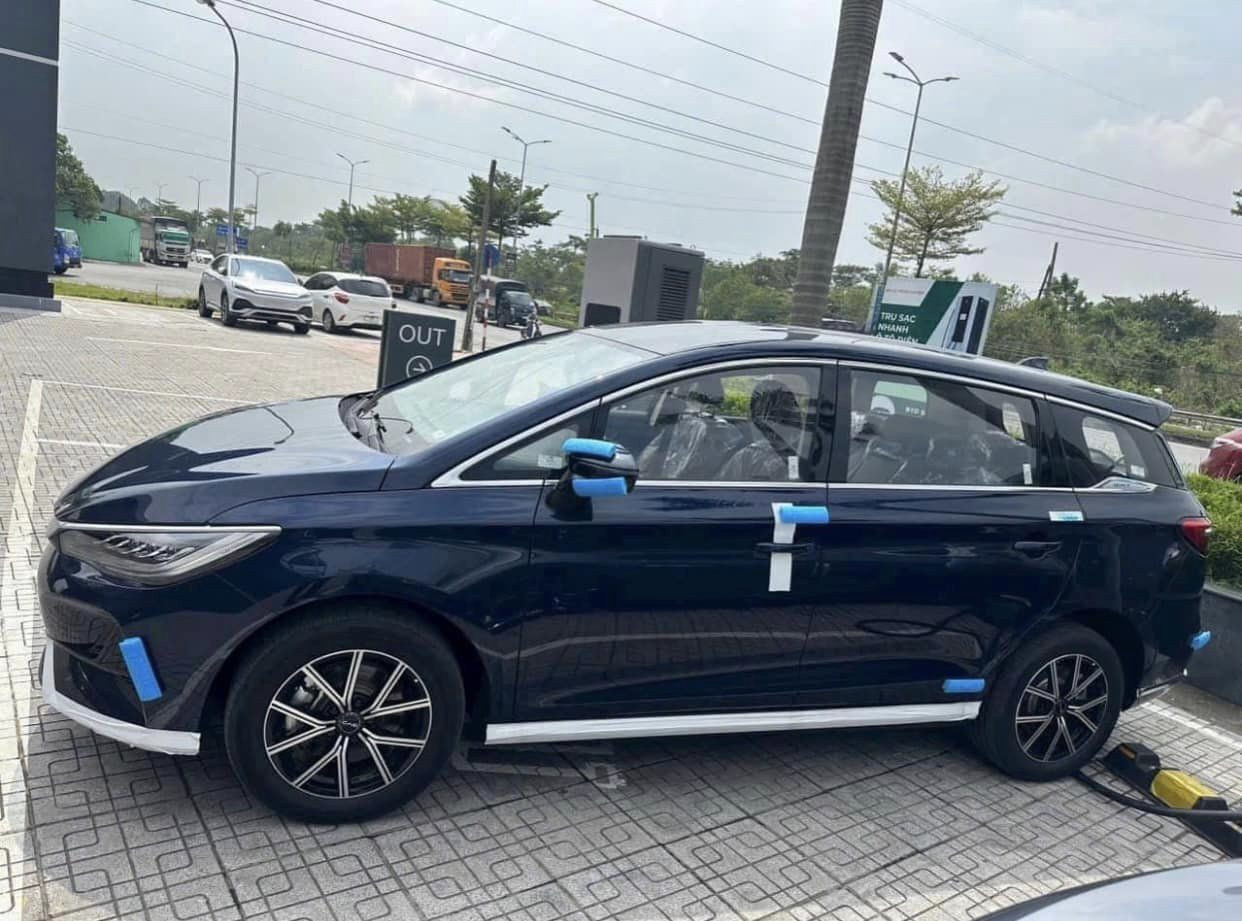 byd m6 vietnam (1)