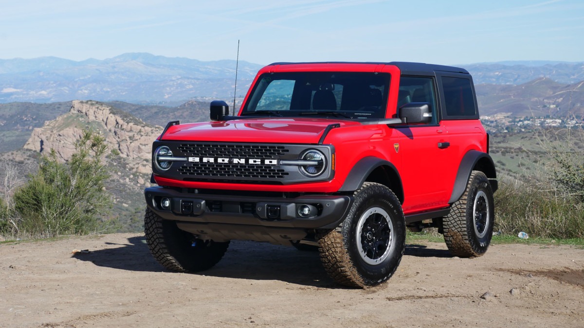 ford-bronco-2-door-badlands-fron