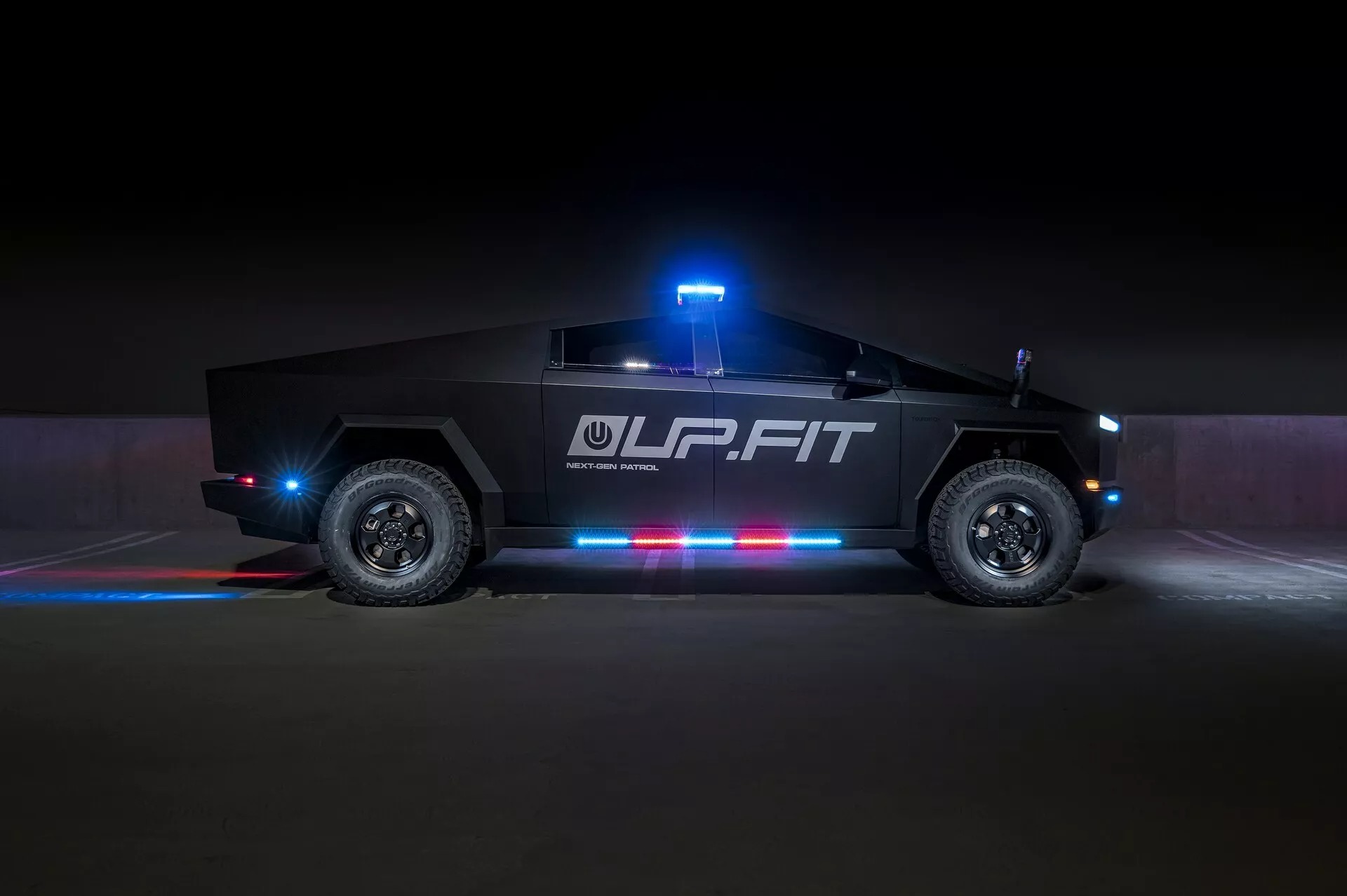 Up.Fit-Tesla-Cybertruck-Police-C (5)