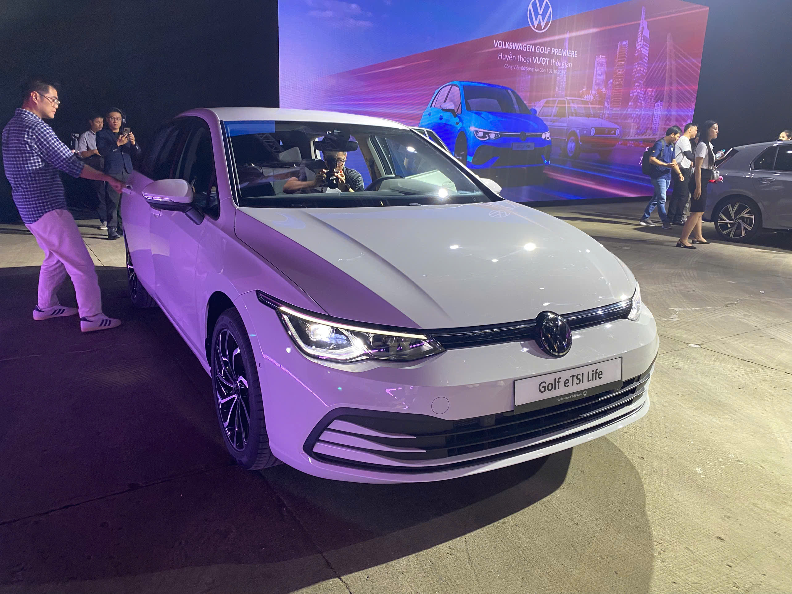 5ee6669df5dc798220cd11-1