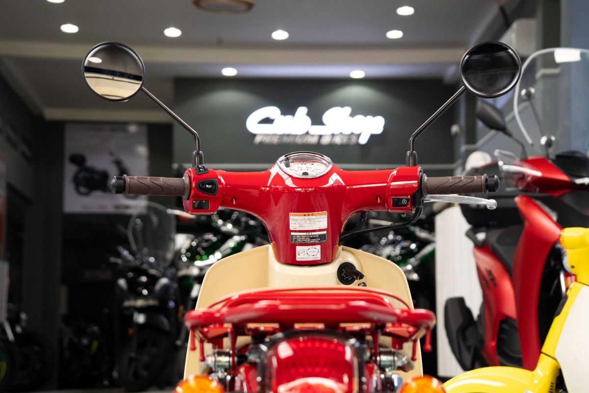 autoblog-honda-super-cub-hellokitty-03
