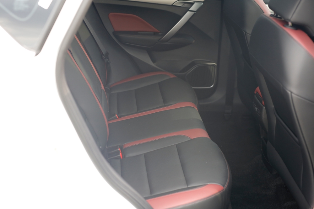 Geely Coolray 02