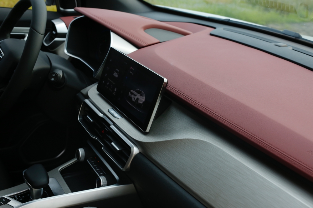 Geely Coolray 04