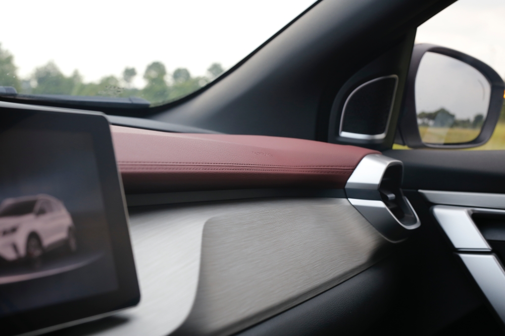 Geely Coolray 10