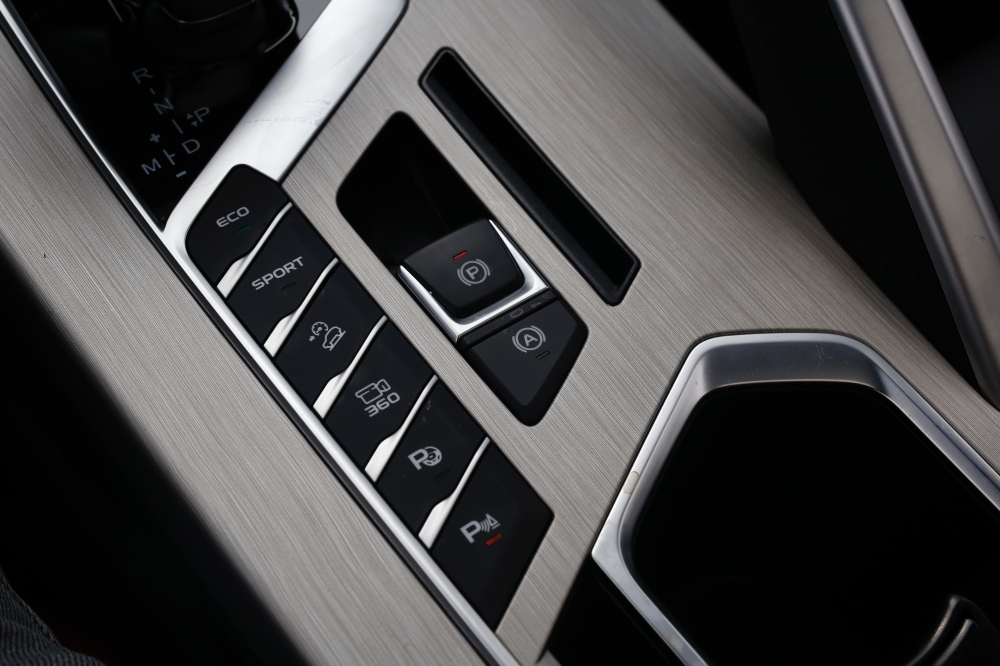 Geely Coolray 12