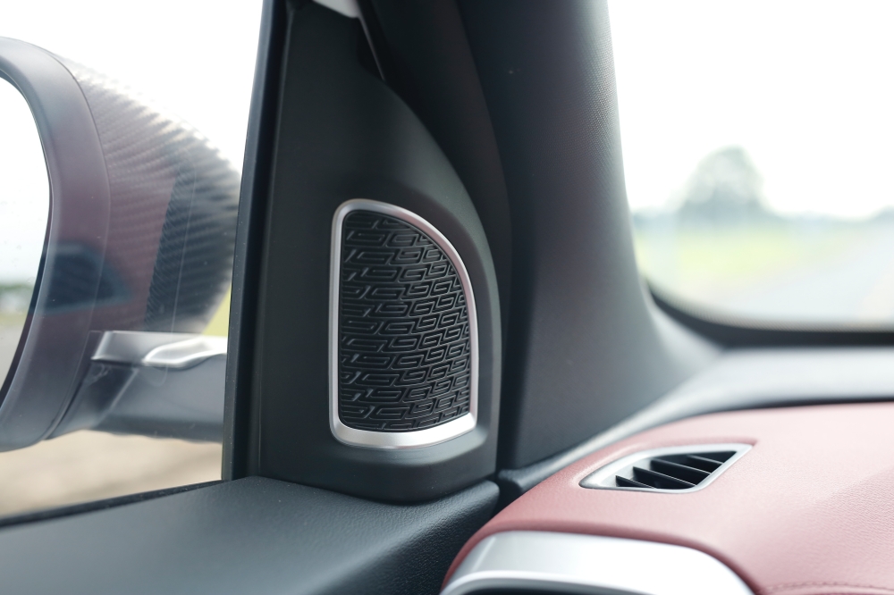 Geely Coolray 16