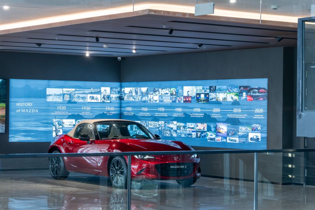 mazda showroom_101225_10