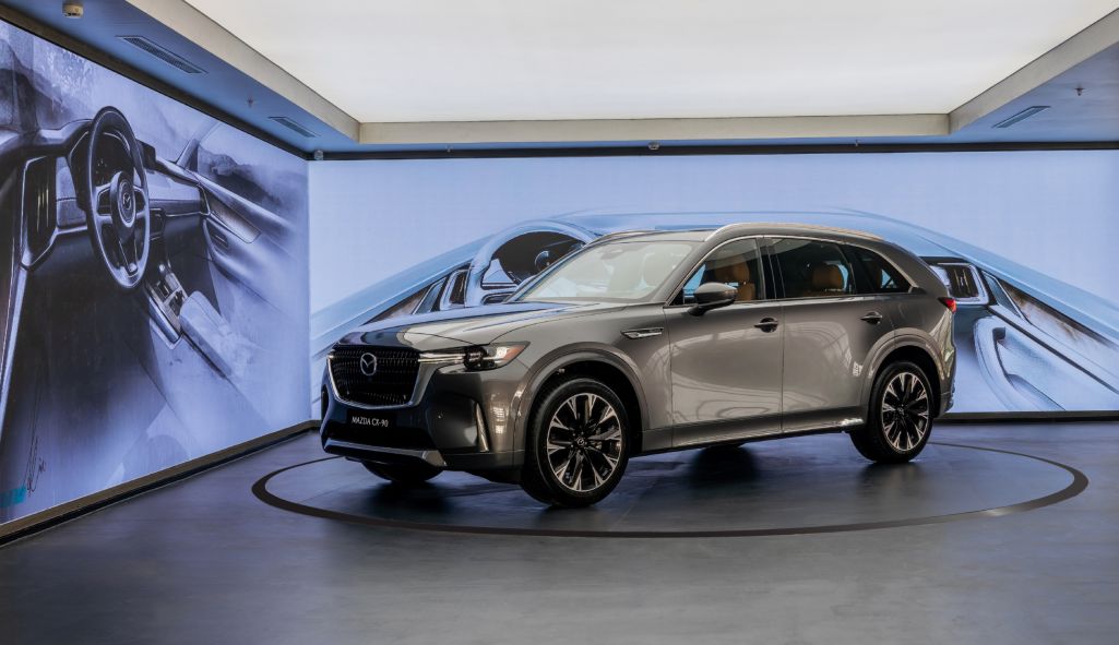 mazda showroom_101225_2