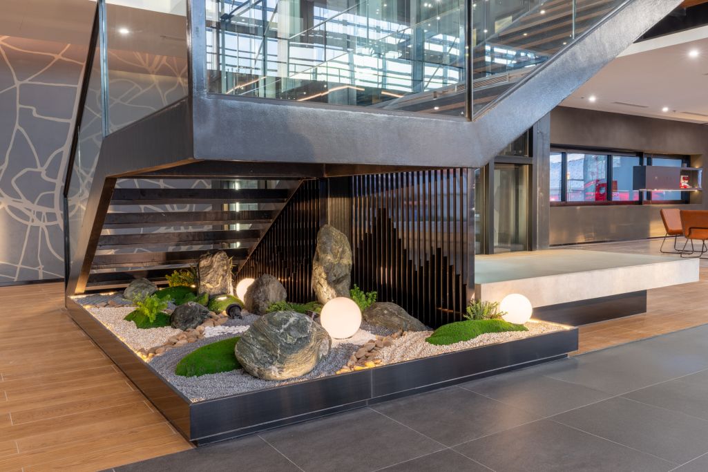 mazda showroom_101225_7