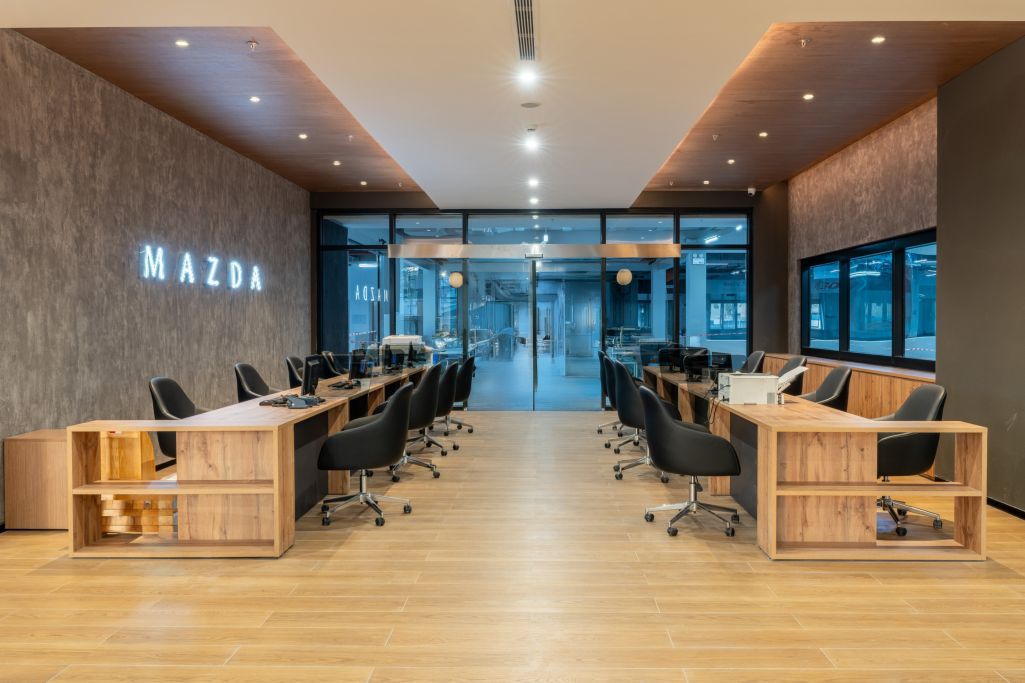 mazda showroom_101225_8