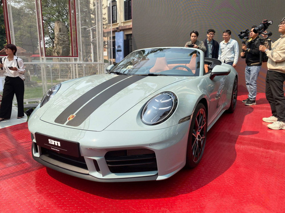 Ở phiên bản facelift, Porsche 911 (992.2) được tinh chỉnh một số chi tiết về thiết kế nhằm tăng tính nhận diện.