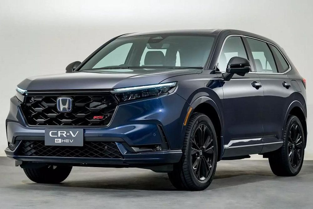 Ngoài vận hành, Honda CR-V thế hệ mới tạo sức hút rất mạnh nhờ kiểu dáng tổng thể được nâng cấp toàn diện. Trong khi khoang nội thất của CR-V thế hệ mới hiện đại và trẻ trung hơn khá nhiều khi kế thừa gần như các đường nét đặc trưng của Honda Civic t