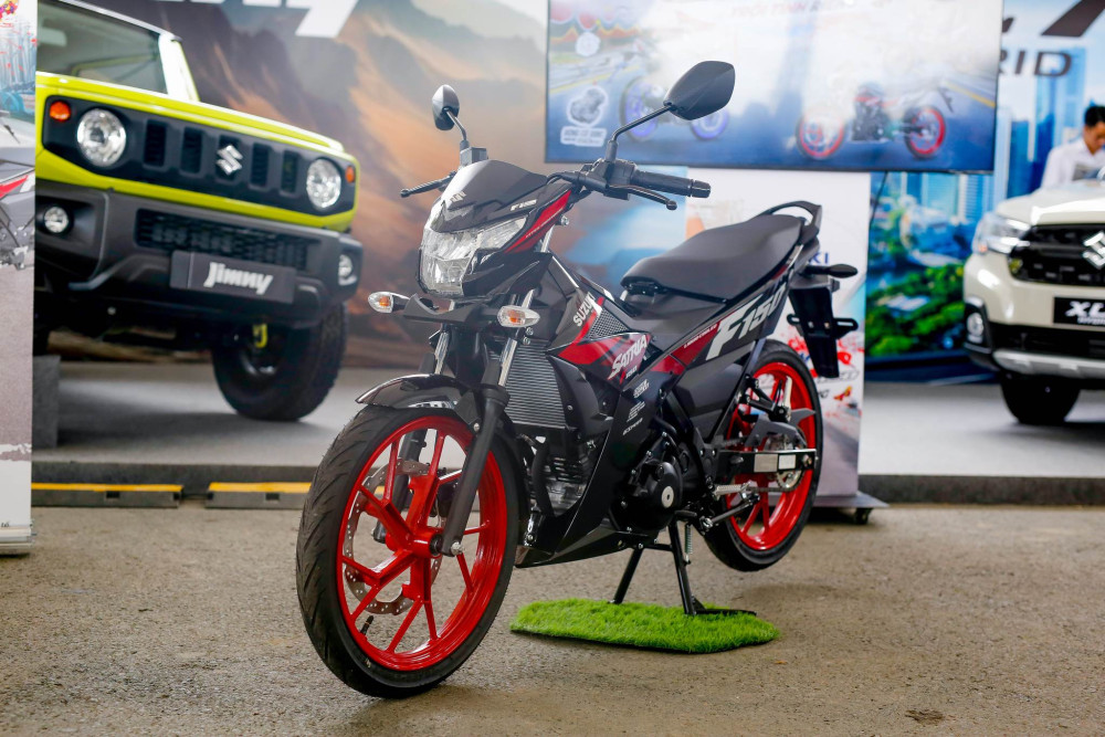 Trong bối cảnh thế hệ Gen Z ngày càng chú trọng tới bản sắc cá nhân, thiết kế của Satria F150 2025 không chỉ tập trung vào hiệu suất vận hành mà còn phản ánh gu thẩm mỹ độc đáo