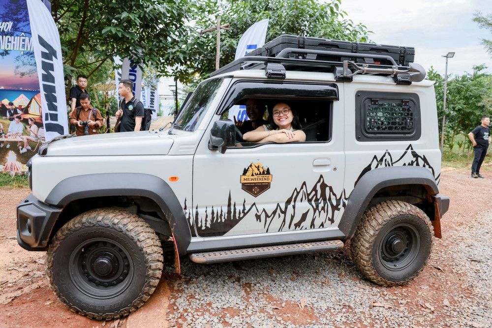 Niềm vui của một chủ xe Suzuki Jimny sau khi hoàn thành thử thách đường đua Rally