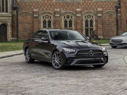 Mercedes E-Class 2023 giảm giá gần 700 triệu – đòn dọn kho hay phá giá thị trường xe sang?
